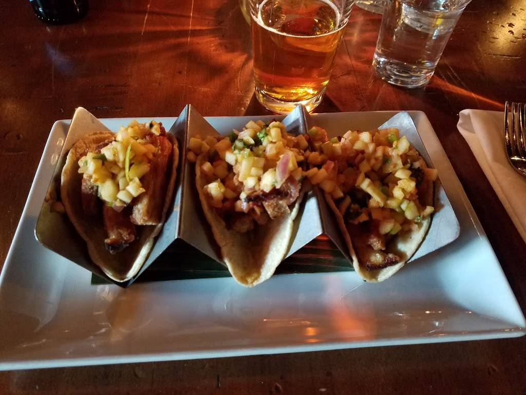 Neat Kitchen + Bar | restaurant | 246 N Cass Ave, Westmont, IL 60559, USA | 6305419657 OR +1 630-541-9657