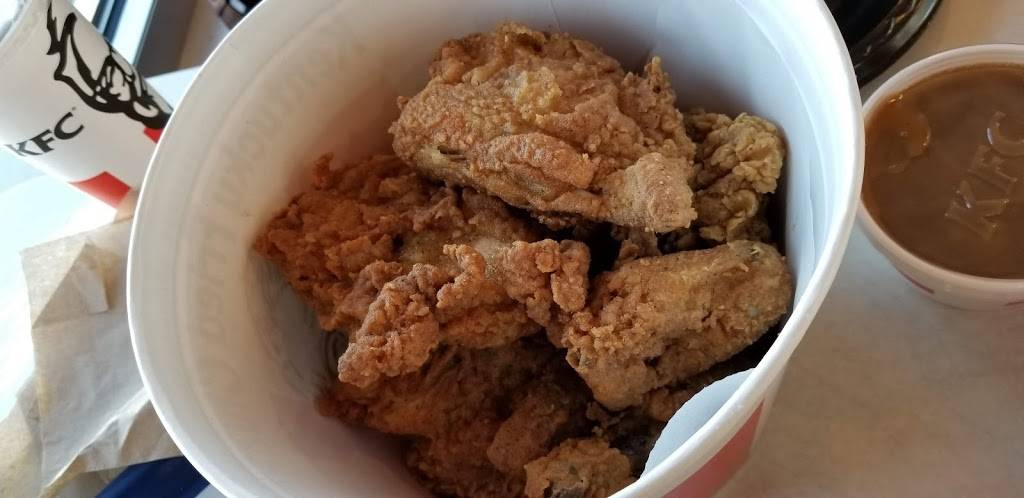 KFC | restaurant | 2990 New Pinery Rd, Portage, WI 53901, USA | 6087422777 OR +1 608-742-2777