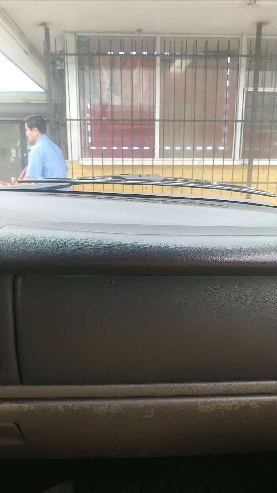 Good Luck Drive In | restaurant | 3210 S Lamar St, Dallas, TX 75215, USA | 2144217703 OR +1 214-421-7703