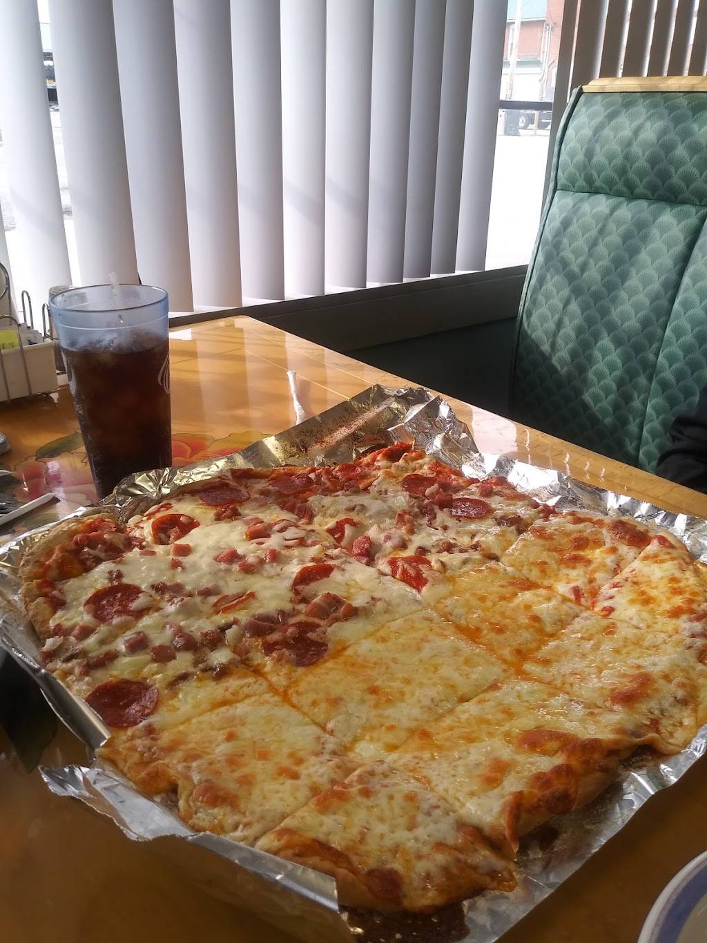 Mona Lisas Restaurant | restaurant | 12 S High St, Mowrystown, OH 45155, USA | 9374423333 OR +1 937-442-3333