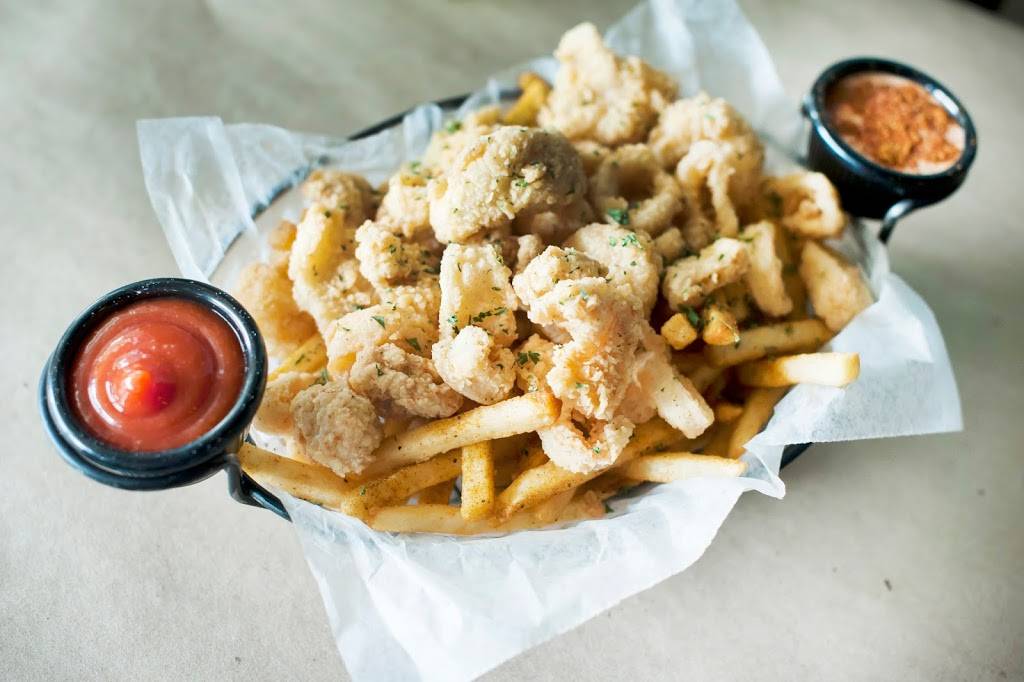 Chasin Tails | restaurant | 2200 N Westmoreland St, Arlington, VA 22213, USA | 7035382565 OR +1 703-538-2565