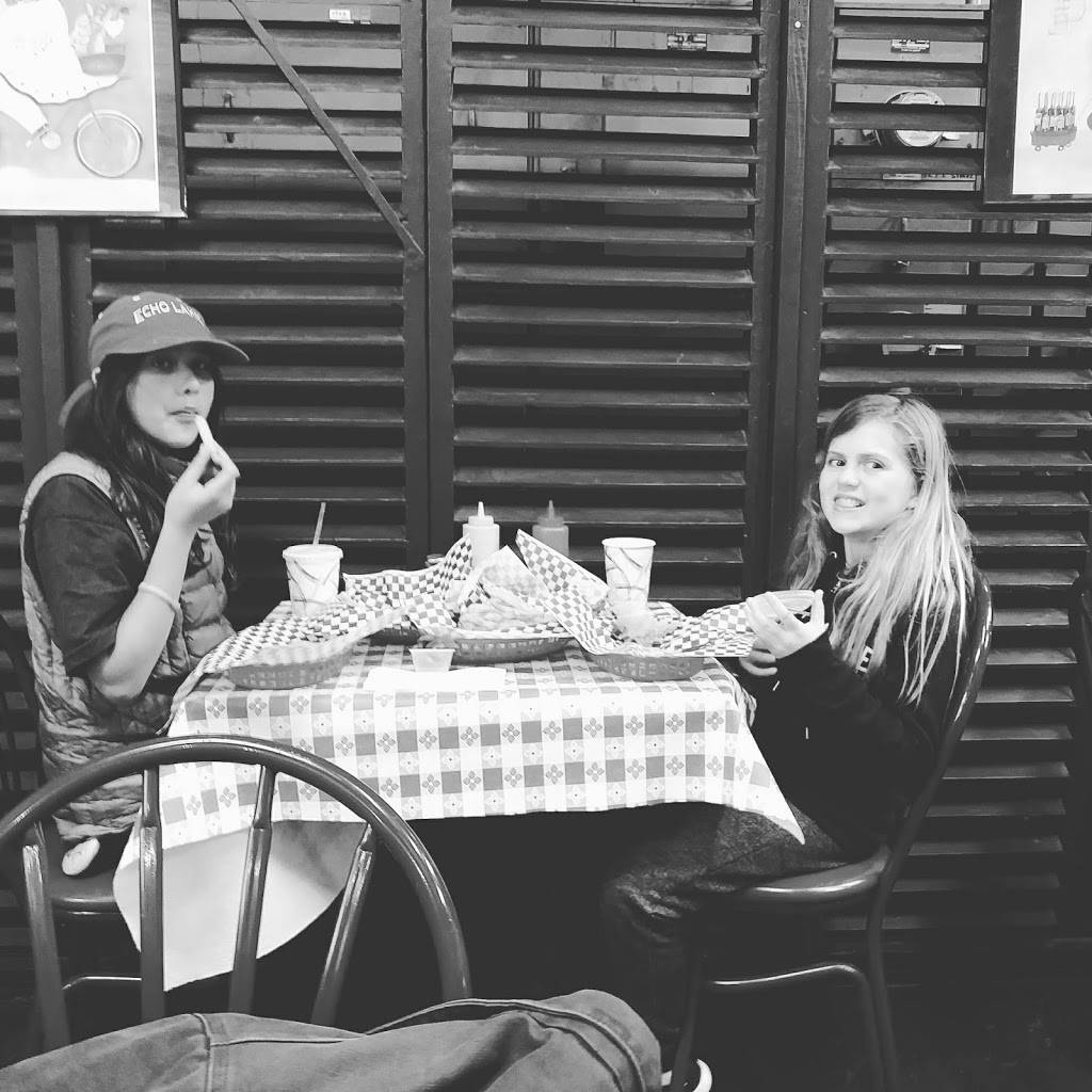 Chars Hot Dogs | restaurant | 131 1st St A, Benicia, CA 94510, USA | 7077454476 OR +1 707-745-4476