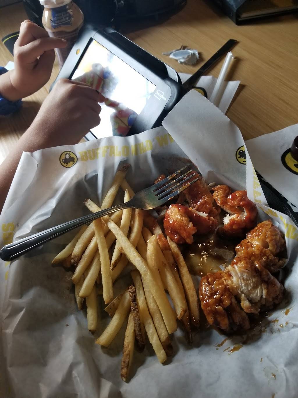 Buffalo Wild Wings | restaurant | 36455 Euclid Ave, Willoughby, OH 44094, USA | 4405278081 OR +1 440-527-8081