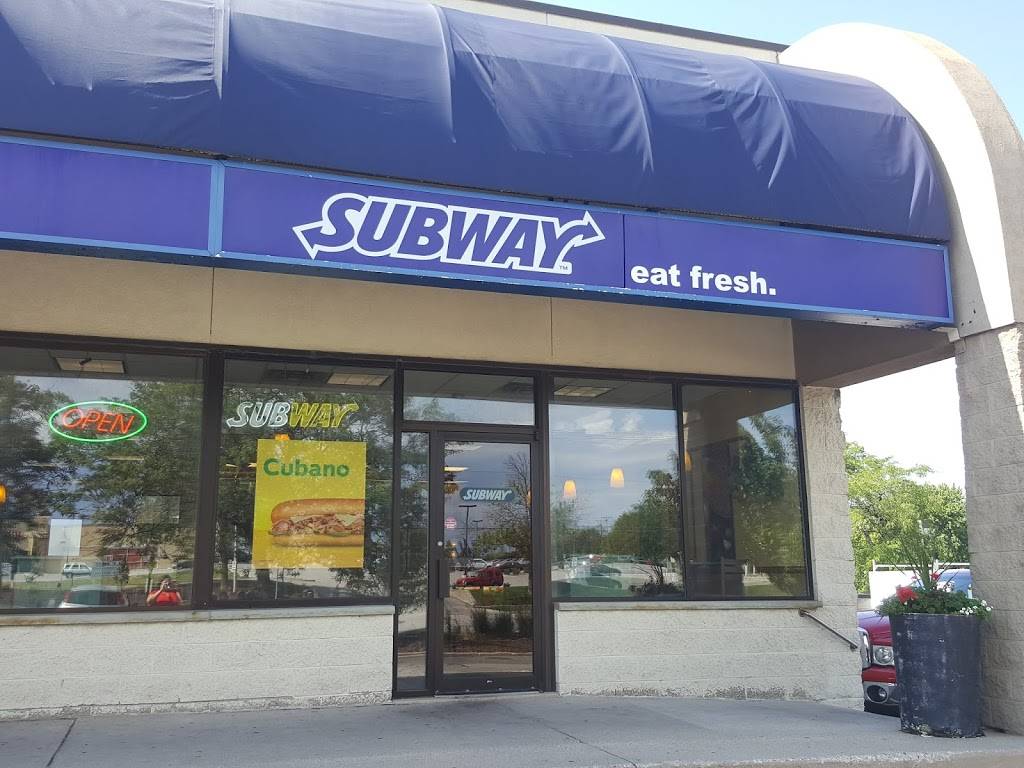 Subway | restaurant | 131 E Sunset Dr, Waukesha, WI 53189, USA | 2625219002 OR +1 262-521-9002