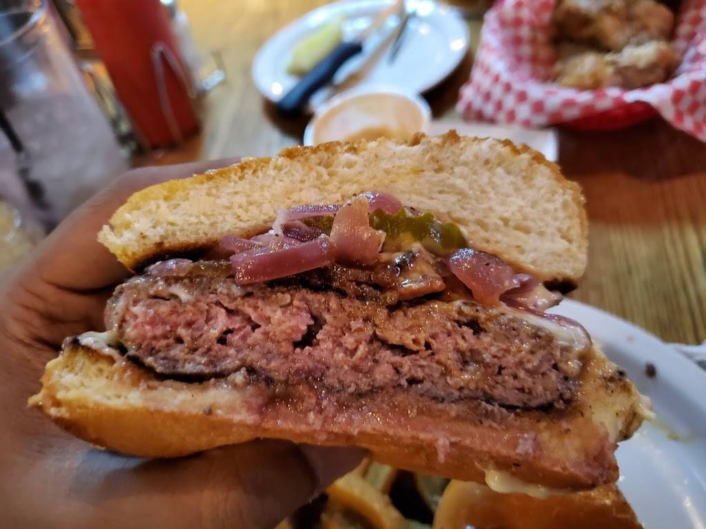 Stenys Tavern & Grill | restaurant | 800 S 2nd St, Milwaukee, WI 53204, USA | 4146727139 OR +1 414-672-7139