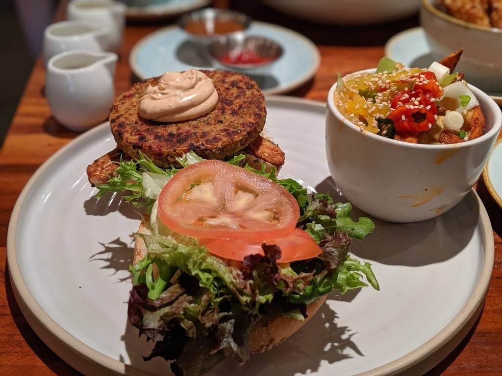 Fresh on Eglinton | restaurant | 90 Eglinton Ave E, Toronto, ON M4P 1A6, Canada | 4165994442 OR +1 416-599-4442