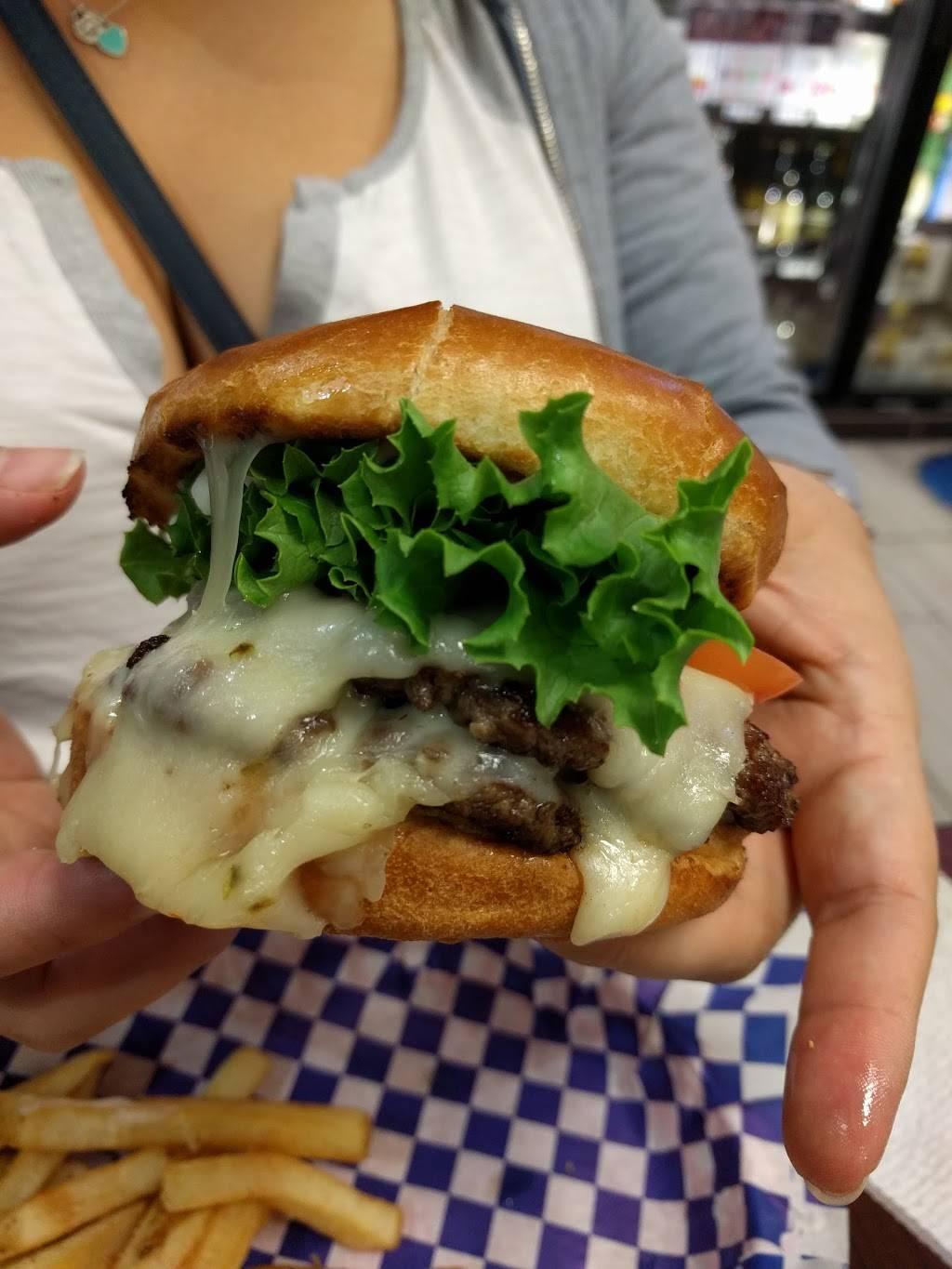 Sharks Burger | restaurant | 12681 Hero Way West, Leander, TX 78641, USA | 5122595200 OR +1 512-259-5200