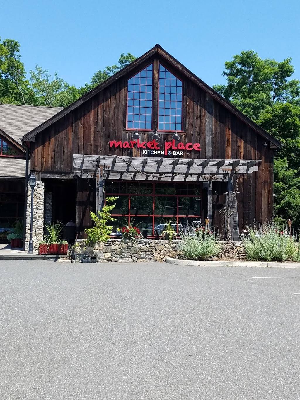 Market Place Kitchen and Bar | restaurant | 641 Main St S, Woodbury, CT 06798, USA | 2035861215 OR +1 203-586-1215