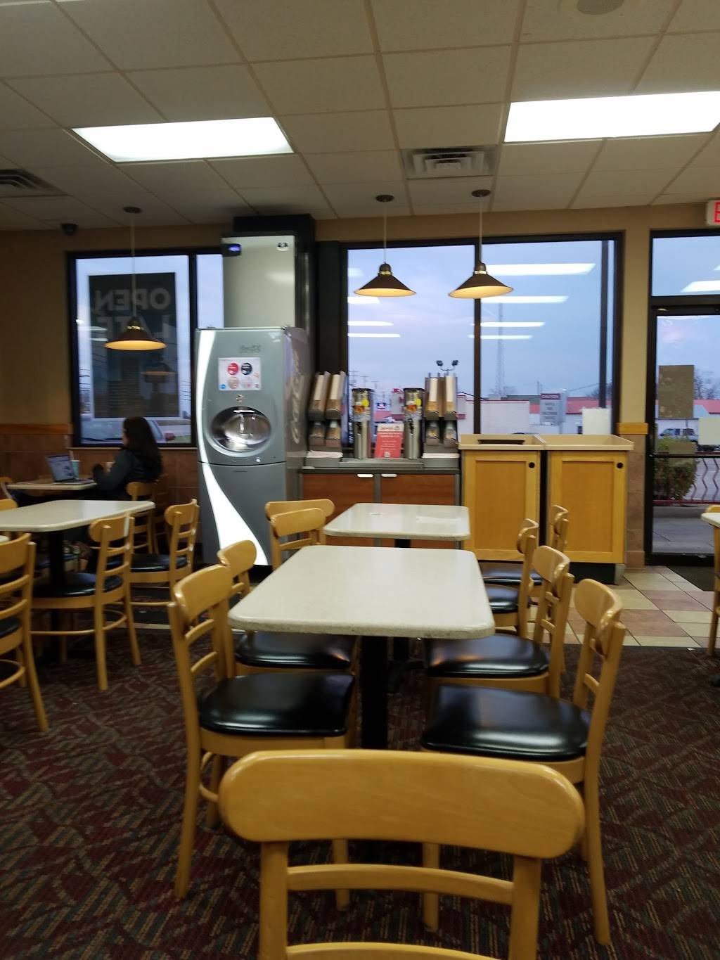 Wendys | restaurant | 1094 N College St, Harrodsburg, KY 40330, USA | 8597339222 OR +1 859-733-9222
