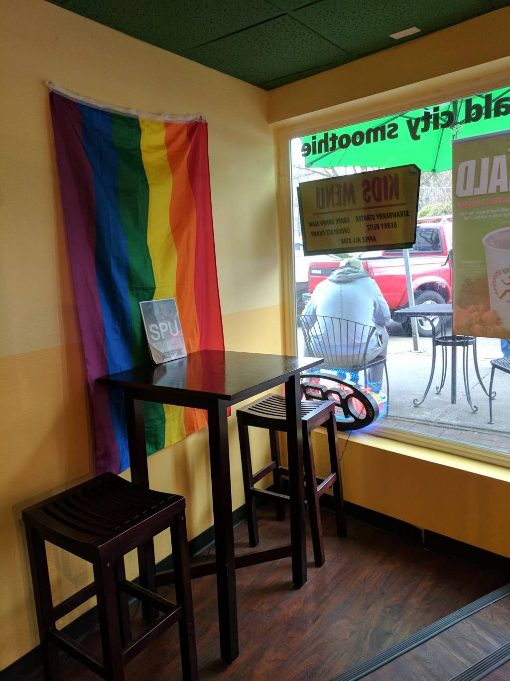 Emerald City Smoothie Queen Anne | restaurant | 1835 Queen Anne Ave N, Seattle, WA 98119, USA | 2063974747 OR +1 206-397-4747