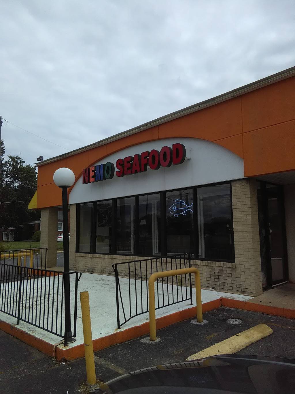 Nemo Seafood | restaurant | 6711 Marlboro Pike, Forestville, MD 20747, USA | 3015686104 OR +1 301-568-6104