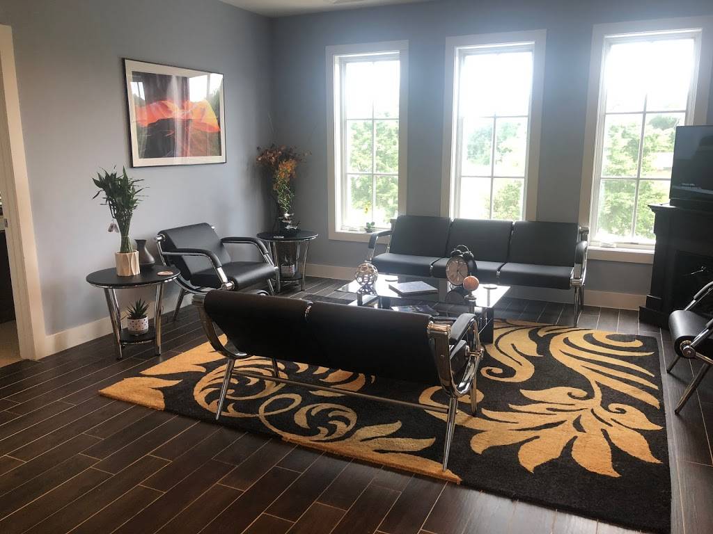 Shoppes of Clover Lawn | shopping mall | 325 Four Leaf Ln, Charlottesville, VA 22903, USA | 4345317485 OR +1 434-531-7485