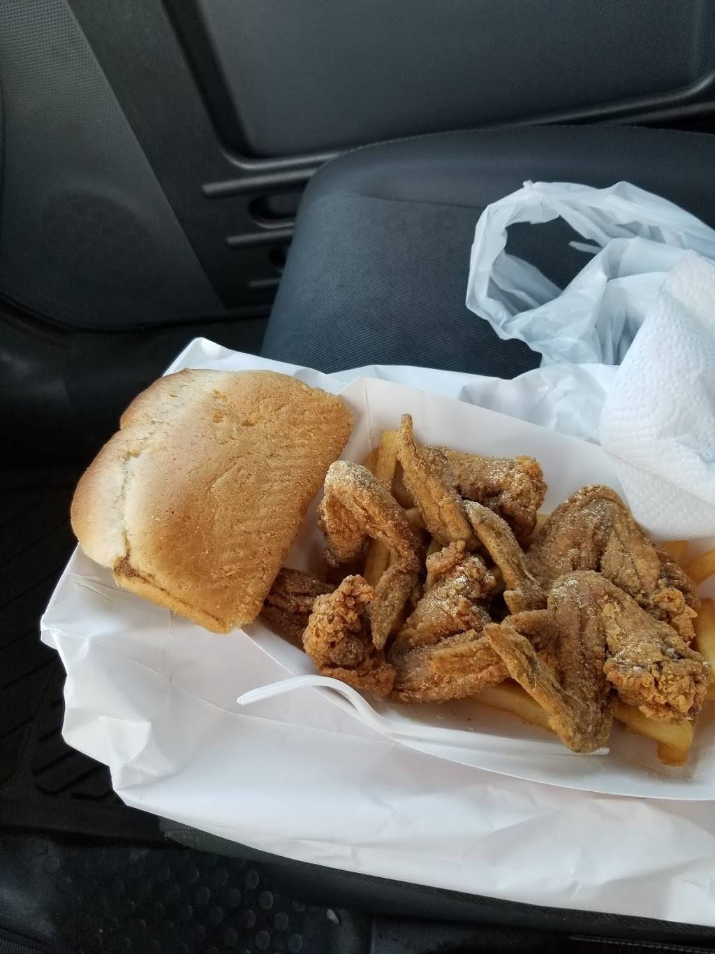 J & J Fish Mart | restaurant | 6321 W North Ave, Oak Park, IL 60302, USA | 7083831137 OR +1 708-383-1137