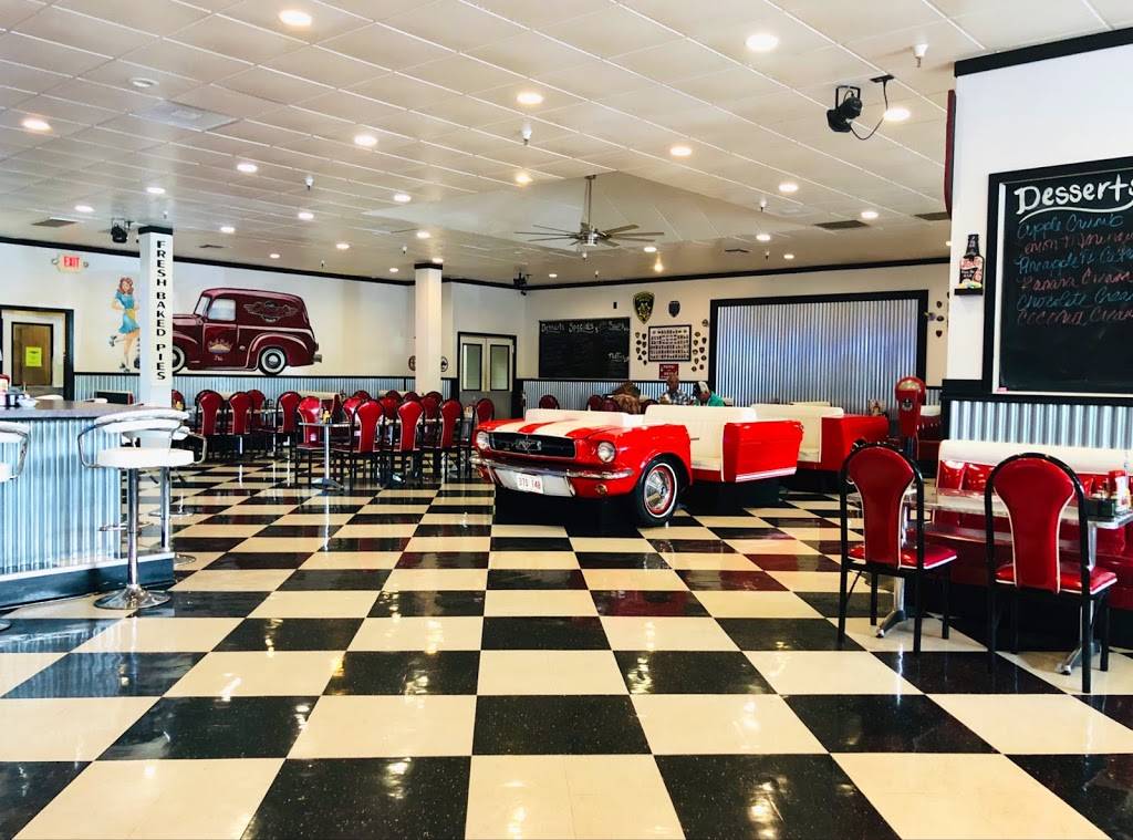 Traceys Diner | restaurant | 724 J St, Marysville, CA 95901, USA | 5309232567 OR +1 530-923-2567