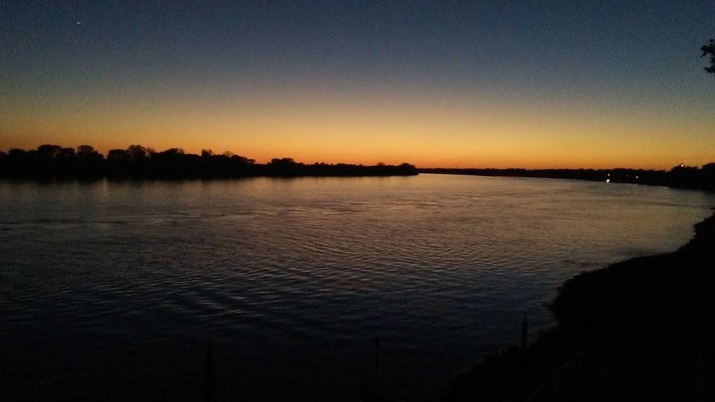 Crickets | restaurant | 518 W Main St, Newburgh, IN 47630, USA | 8128582782 OR +1 812-858-2782