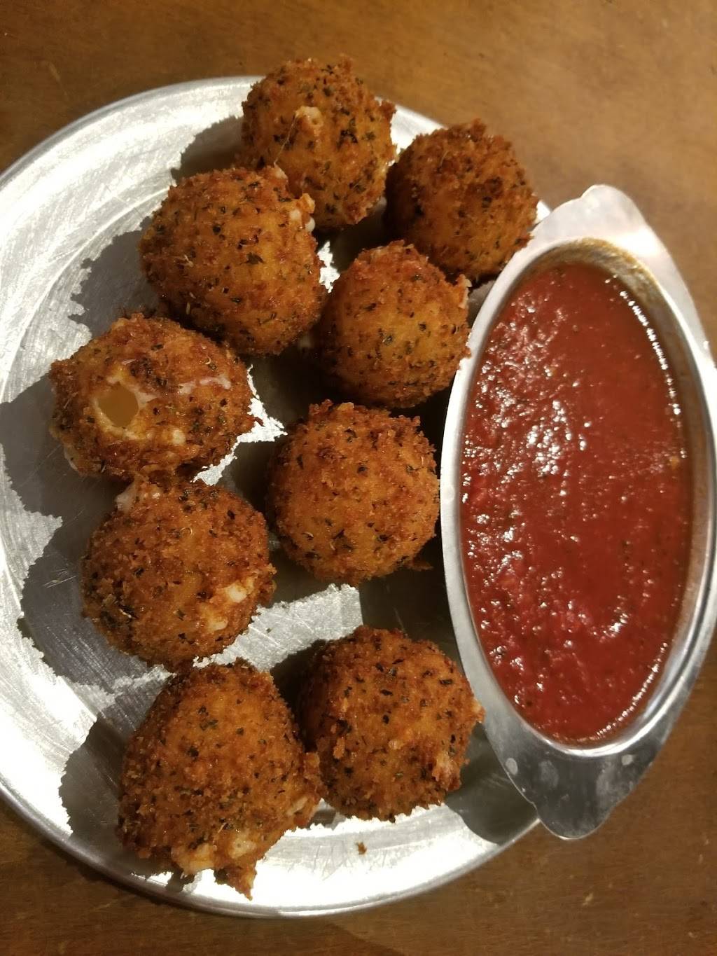 Andolinis Pizza | restaurant | 1940 Sam Rittenberg Blvd, Charleston, SC 29407, USA | 8432254743 OR +1 843-225-4743