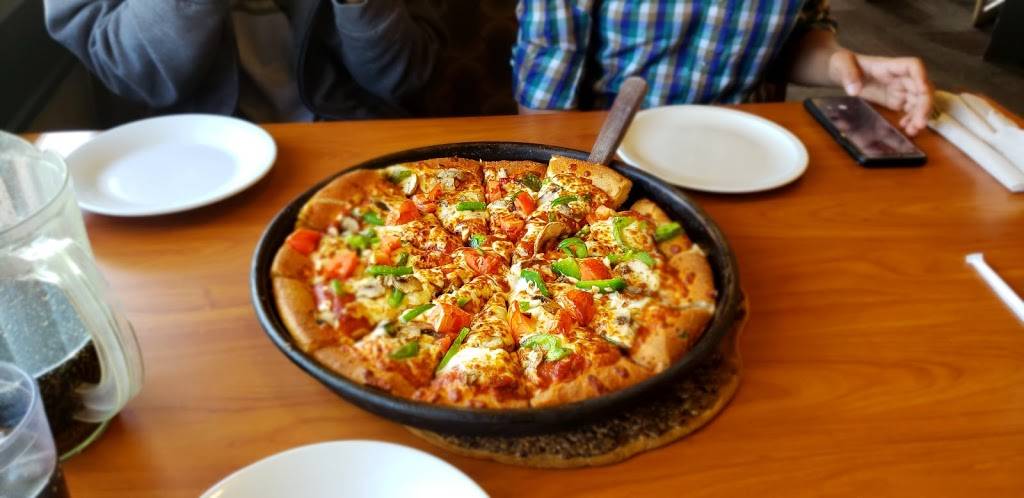 Pizza Hut | meal delivery | 168 Simcoe St, Tillsonburg, ON N4G 2J1, Canada | 5196880032 OR +1 519-688-0032