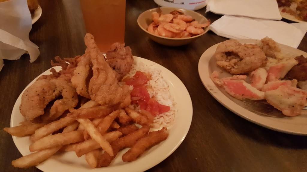 Fantail Restaurant | restaurant | 2060 Downing St, Millbrook, AL 36054, USA | 3342857255 OR +1 334-285-7255