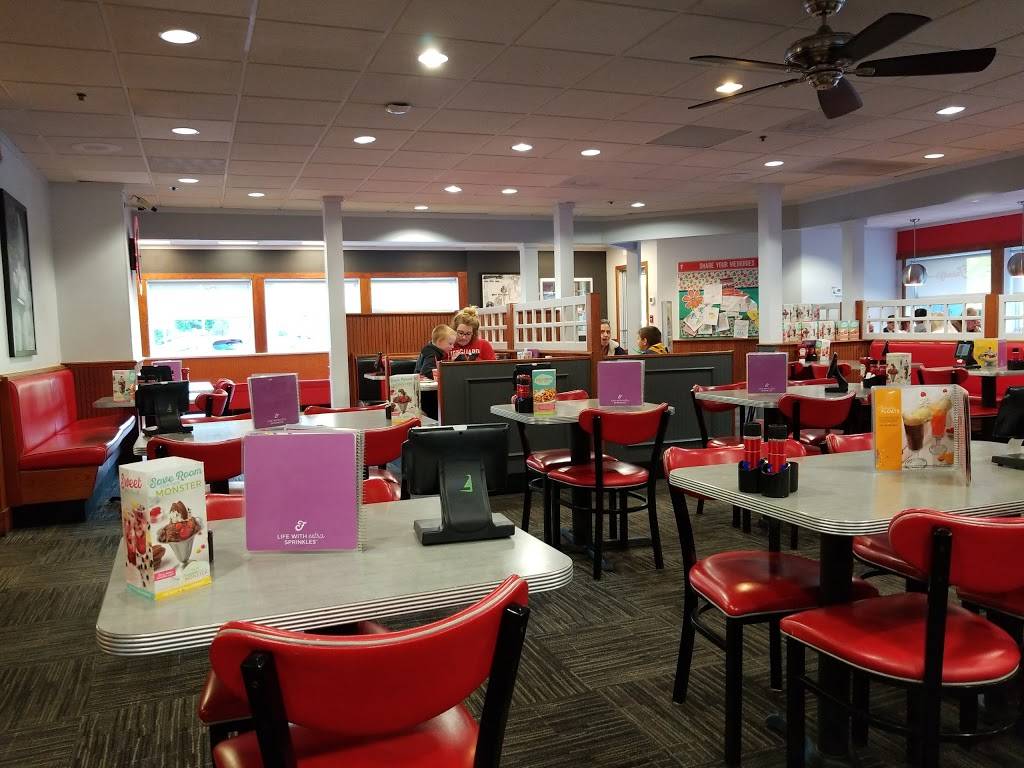 Friendlys | restaurant | 40 Bedford St, Middleborough, MA 02346, USA | 5089473900 OR +1 508-947-3900