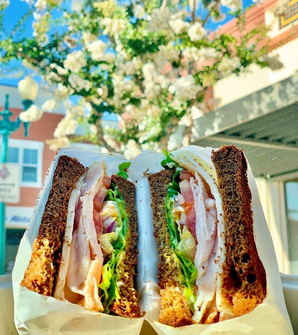 Zodiac Juiceology & Apothecary | restaurant | 239 N Citrus Ave, Covina, CA 91723, USA | 6269153355 OR +1 626-915-3355