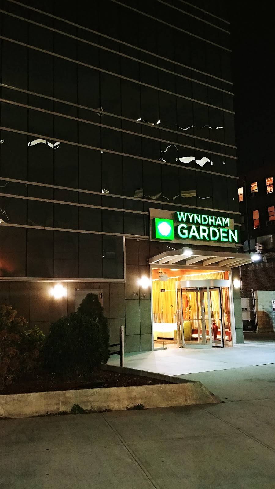 Fushia | restaurant | 44-29 9th St, Long Island City, NY 11101, USA | 7189061906 OR +1 718-906-1906