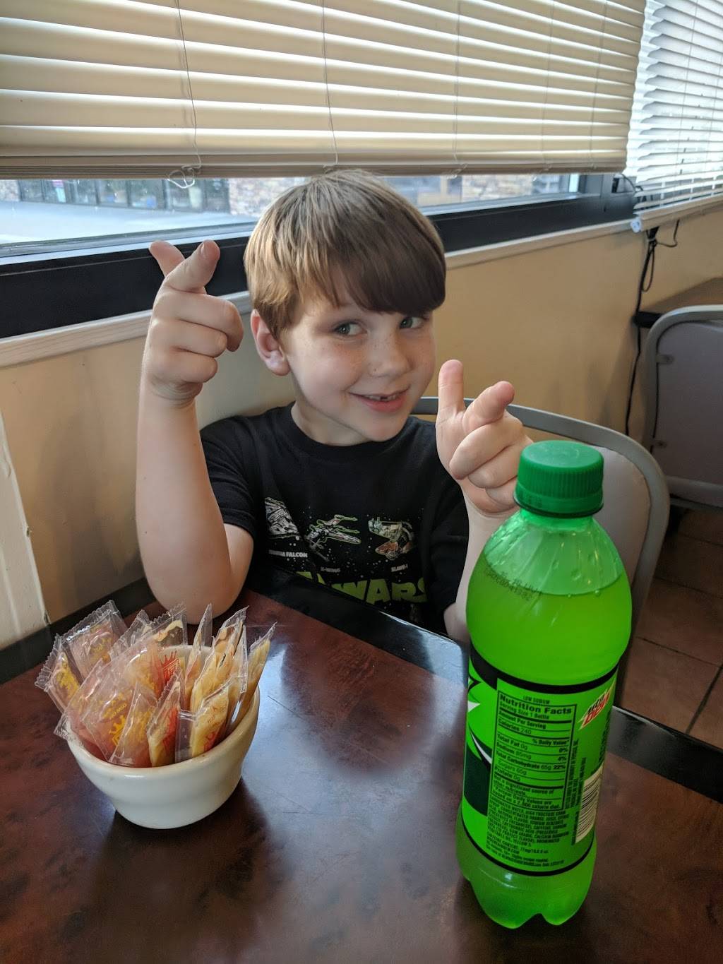 Oriental Star | restaurant | 4212 Bishop Ln, Louisville, KY 40218, USA | 5024529898 OR +1 502-452-9898