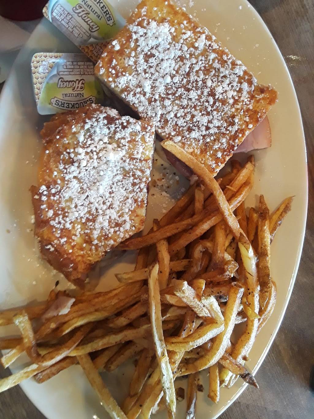 Karlas Beach House | restaurant | 3248 E Ocean View Ave, Norfolk, VA 23518, USA | 7579373844 OR +1 757-937-3844