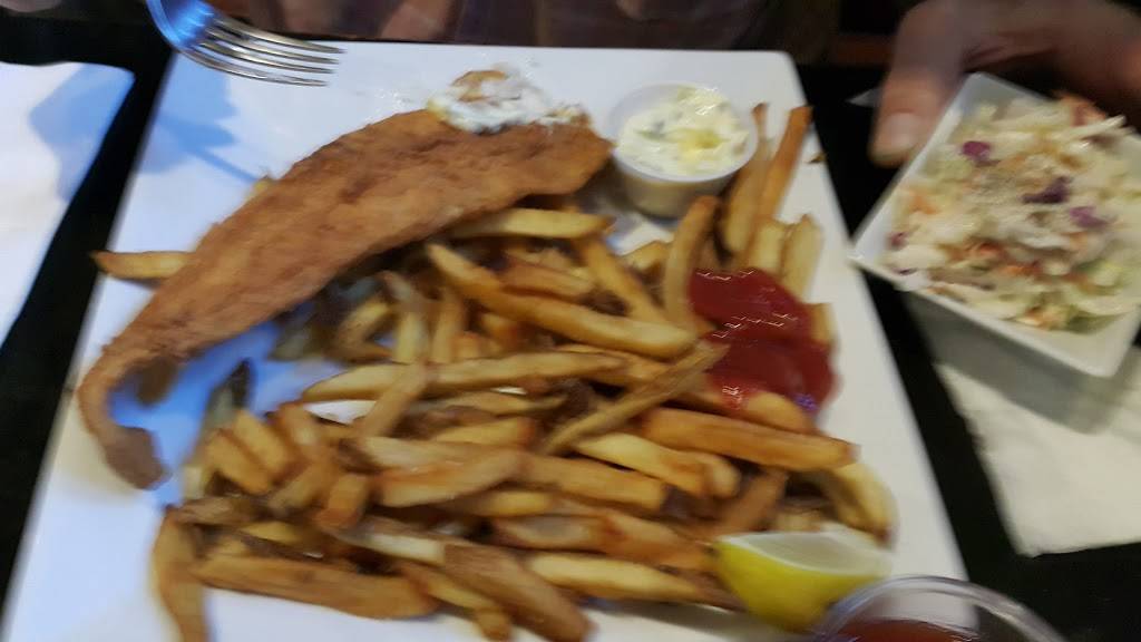 Crossroads Bar & Grill | restaurant | 108 Rainbow St, South Royalton, VT 05068, USA | 8027632002 OR +1 802-763-2002