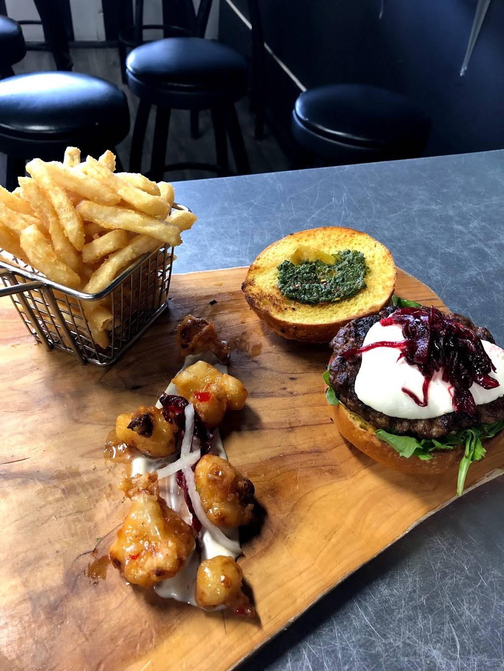 M&CO. Burgers | restaurant | 2088 Lawrence Ave E, Scarborough, ON M1R 2Z5, Canada | 6473522088 OR +1 647-352-2088