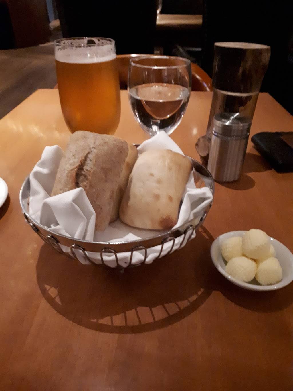 Bistro La Seigneurie | restaurant | 392 Rue Notre Dame, Montebello, QC J0V 1L0, Canada | 8194236341 OR +1 819-423-6341