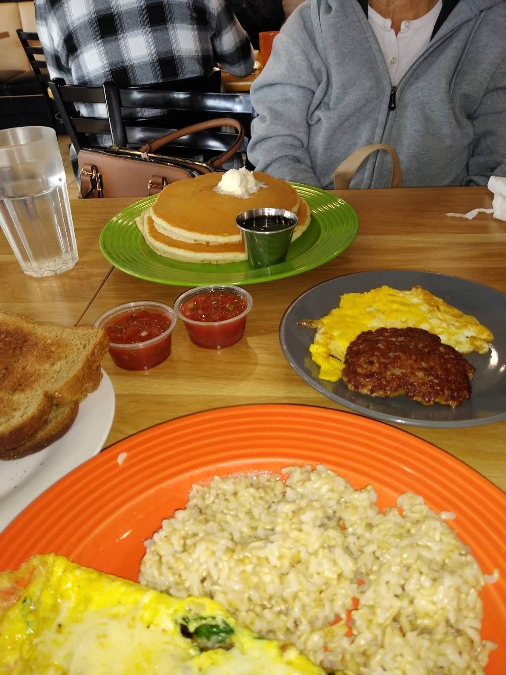 Country Cafe | restaurant | 2321 E 4th St, Santa Ana, CA 92705, USA | 6572475441 OR +1 657-247-5441