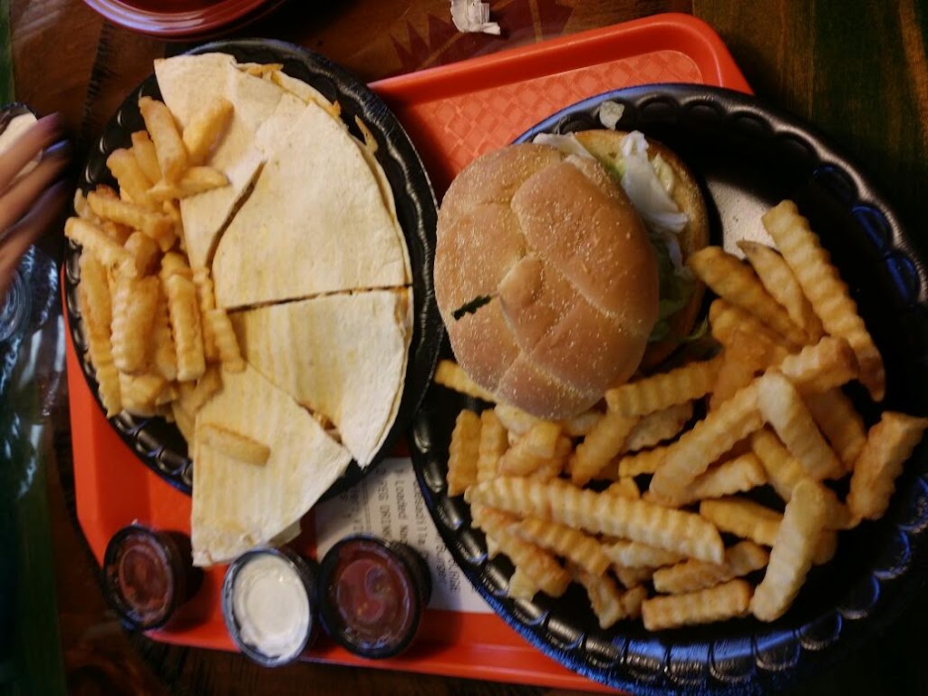 Michaels Deli & Seafood | restaurant | 521 W Oglethorpe Hwy B, Hinesville, GA 31313, USA | 9124083354 OR +1 912-408-3354