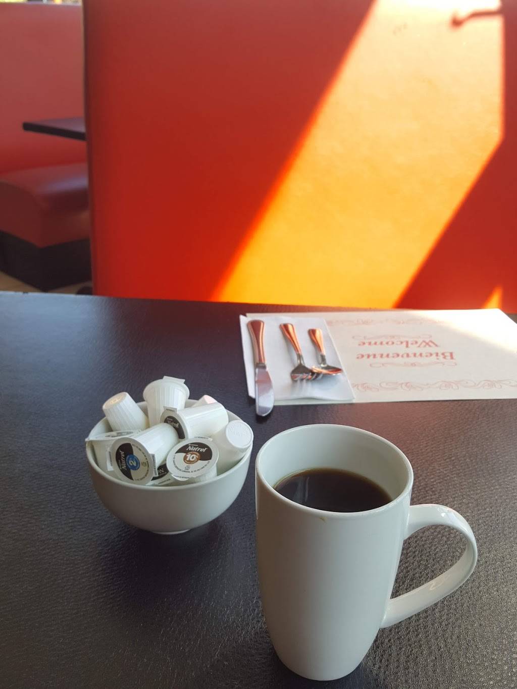 Bon Appétit Chéri | restaurant | 1200 Boulevard Chomedey #160, Laval, QC H7V 3Z3, Canada | 4509020150 OR +1 450-902-0150