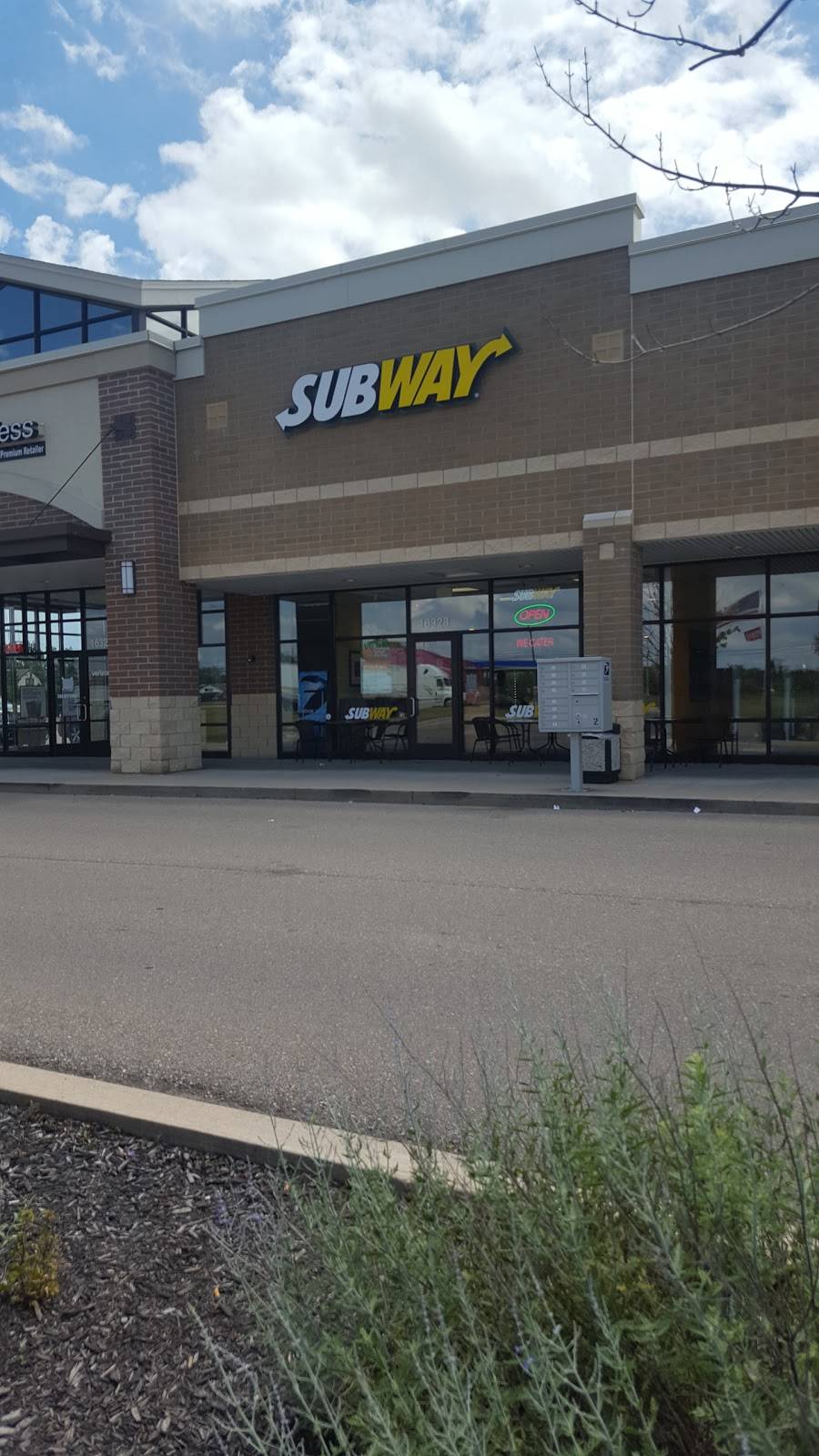 Subway | restaurant | 16328 26 Mile Rd, Macomb, MI 48042, USA | 5867860007 OR +1 586-786-0007