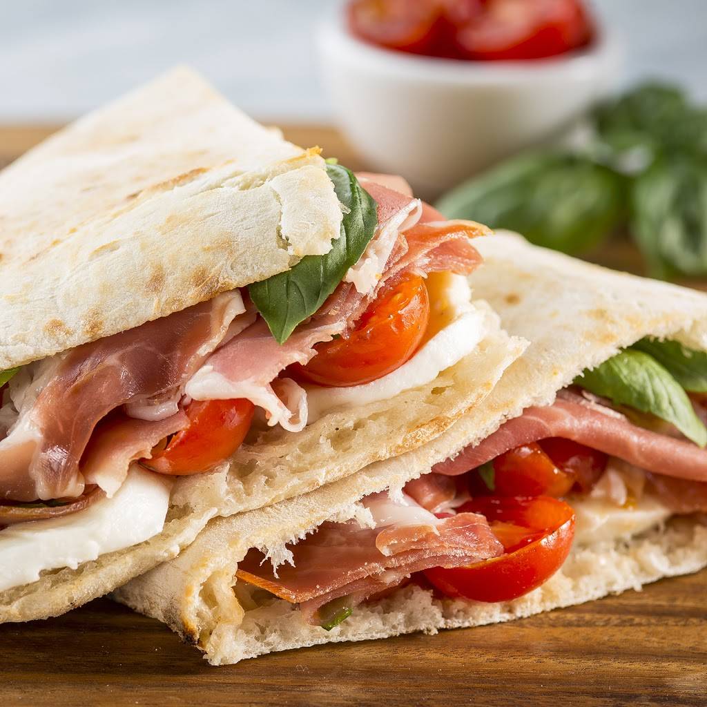 Nella Pizza e Pasta | restaurant | 1125 E 55th St, Chicago, IL 60615, USA | 7736430603 OR +1 773-643-0603