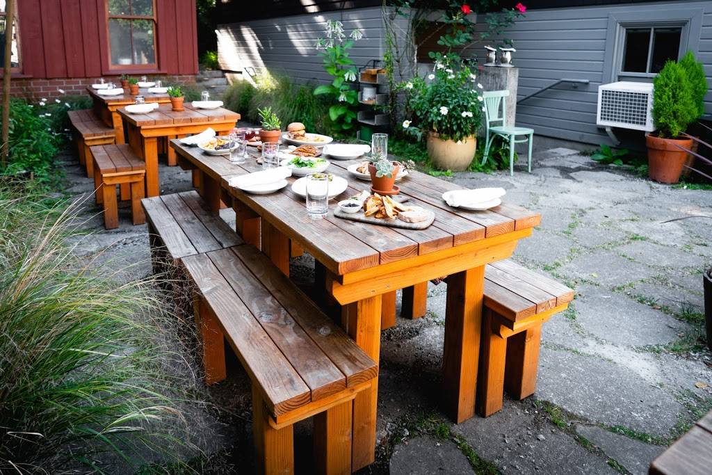 Red Cow | restaurant | 1423 34th Ave, Seattle, WA 98122, USA | 2064547932 OR +1 206-454-7932