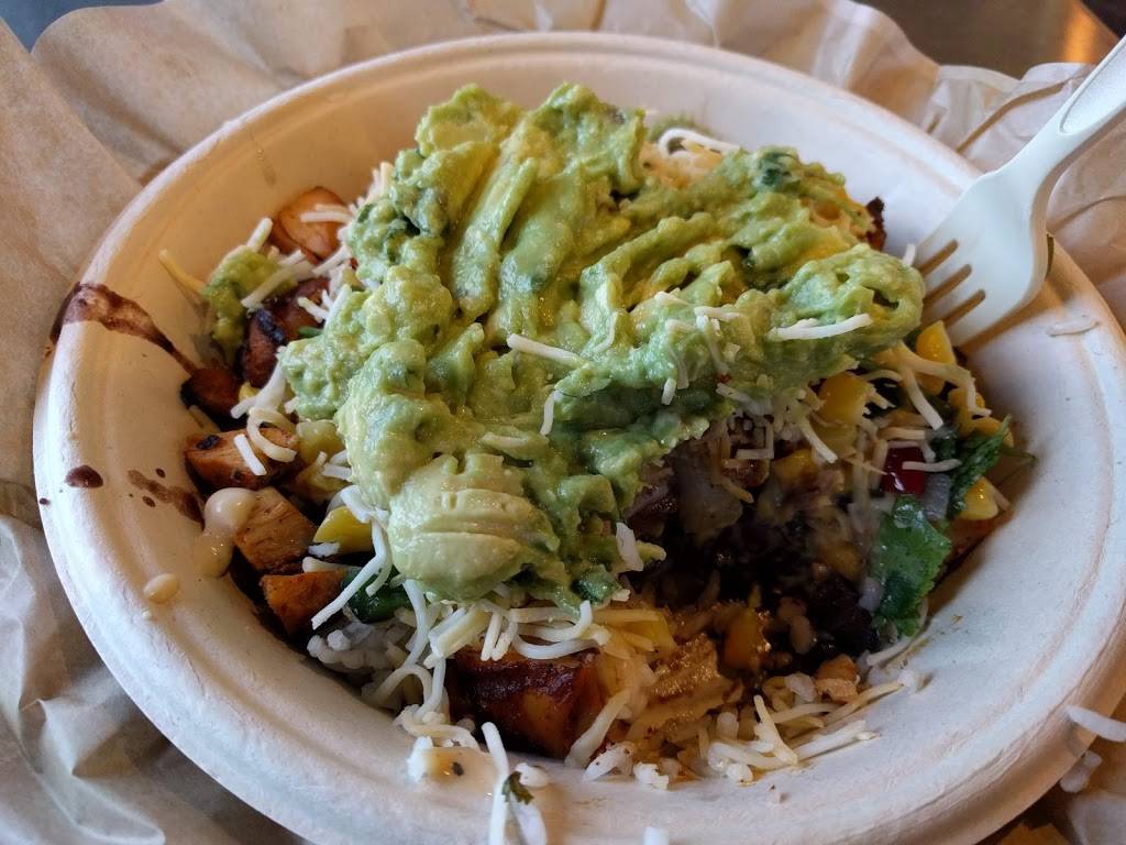 QDOBA Mexican Eats | restaurant | 8441 S Yosemite St #6, Lone Tree, CO 80124, USA | 3037922113 OR +1 303-792-2113