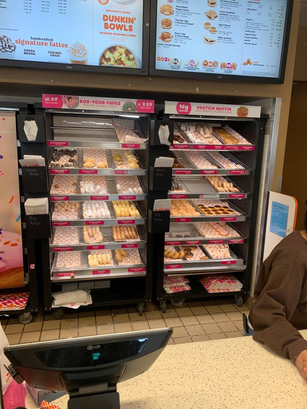 Dunkin | bakery | 9910 S 71st Plaza, Papillion, NE 68046, USA | 4028846898 OR +1 402-884-6898