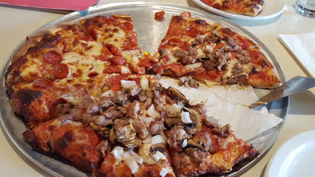 Garramones | Pizza and Italian Restaurant | restaurant | 9168 W Jewell Ave, Lakewood, CO 80232, USA | 3039858711 OR +1 303-985-8711