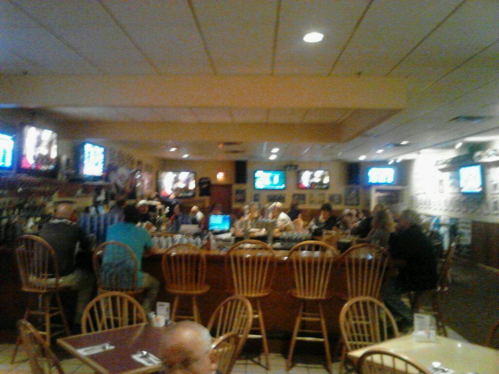 Gippers Sports Grill | restaurant | 120 Center St, Auburn, ME 04210, USA | 2077860715 OR +1 207-786-0715