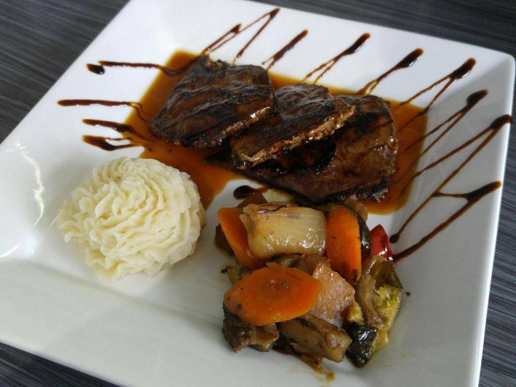 Le Salvatore | restaurant | 1376 Avenue Bourgogne, Chambly, QC J3L 1L3, Canada | 4504034473 OR +1 450-403-4473