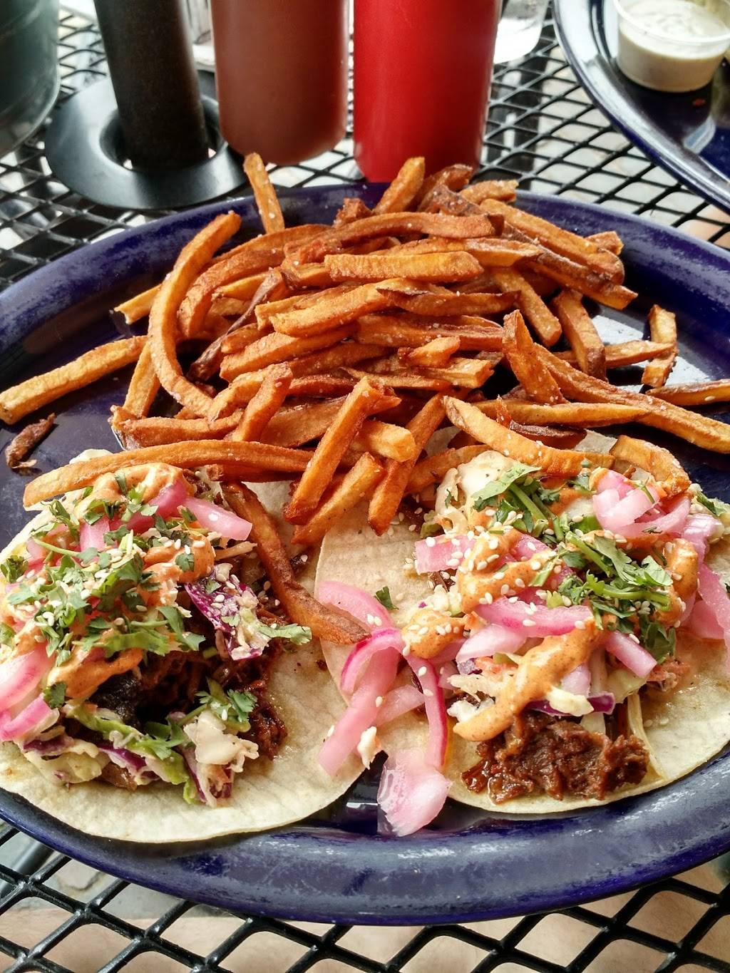 The Blue Duck Barbecue Tavern | restaurant | 212 Southwest Water Street, Peoria, IL 61602, USA | 3099815801 OR +1 309-981-5801