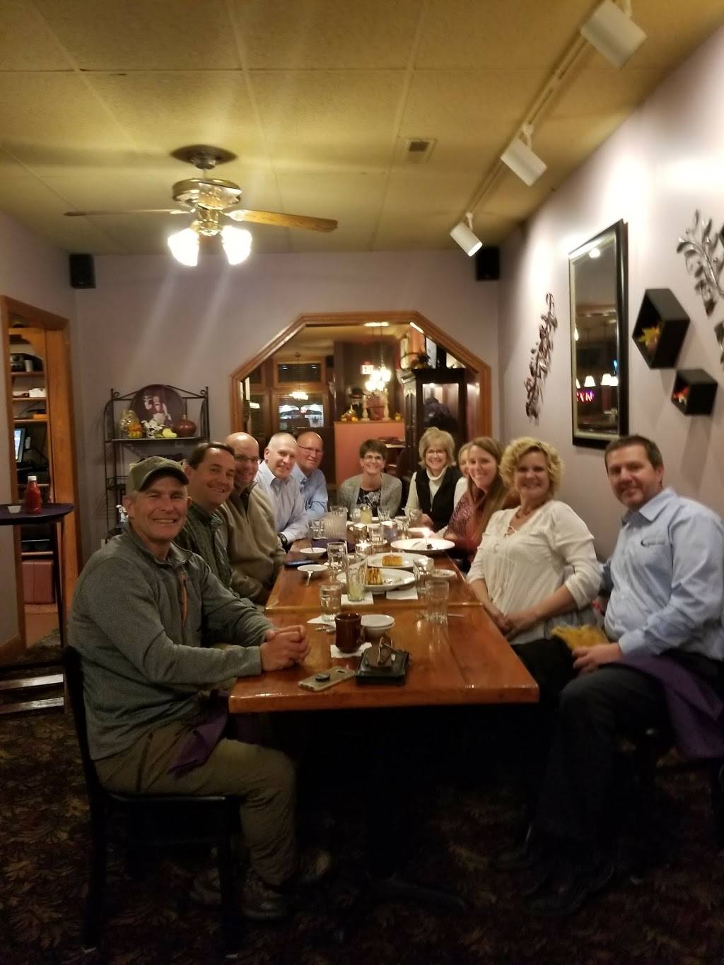 SteVellys Steak | restaurant | 110 Lake Ave N, Battle Lake, MN 56515, USA | 2188645454 OR +1 218-864-5454