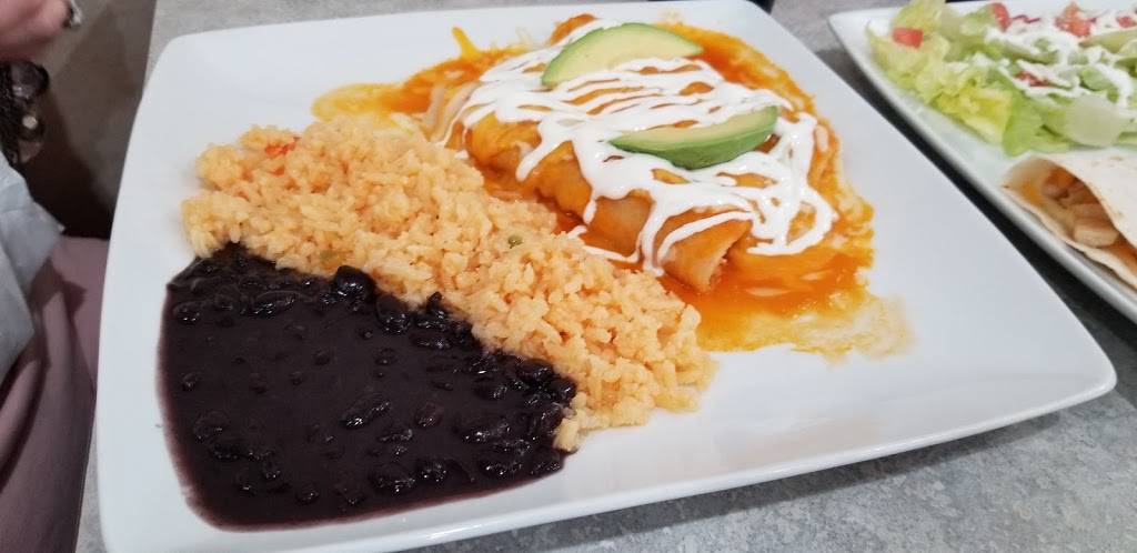 Mi Familia Authentic Mexican Cuisine | restaurant | 12 Snowhill St, Spotswood, NJ 08884, USA | 7322513800 OR +1 732-251-3800