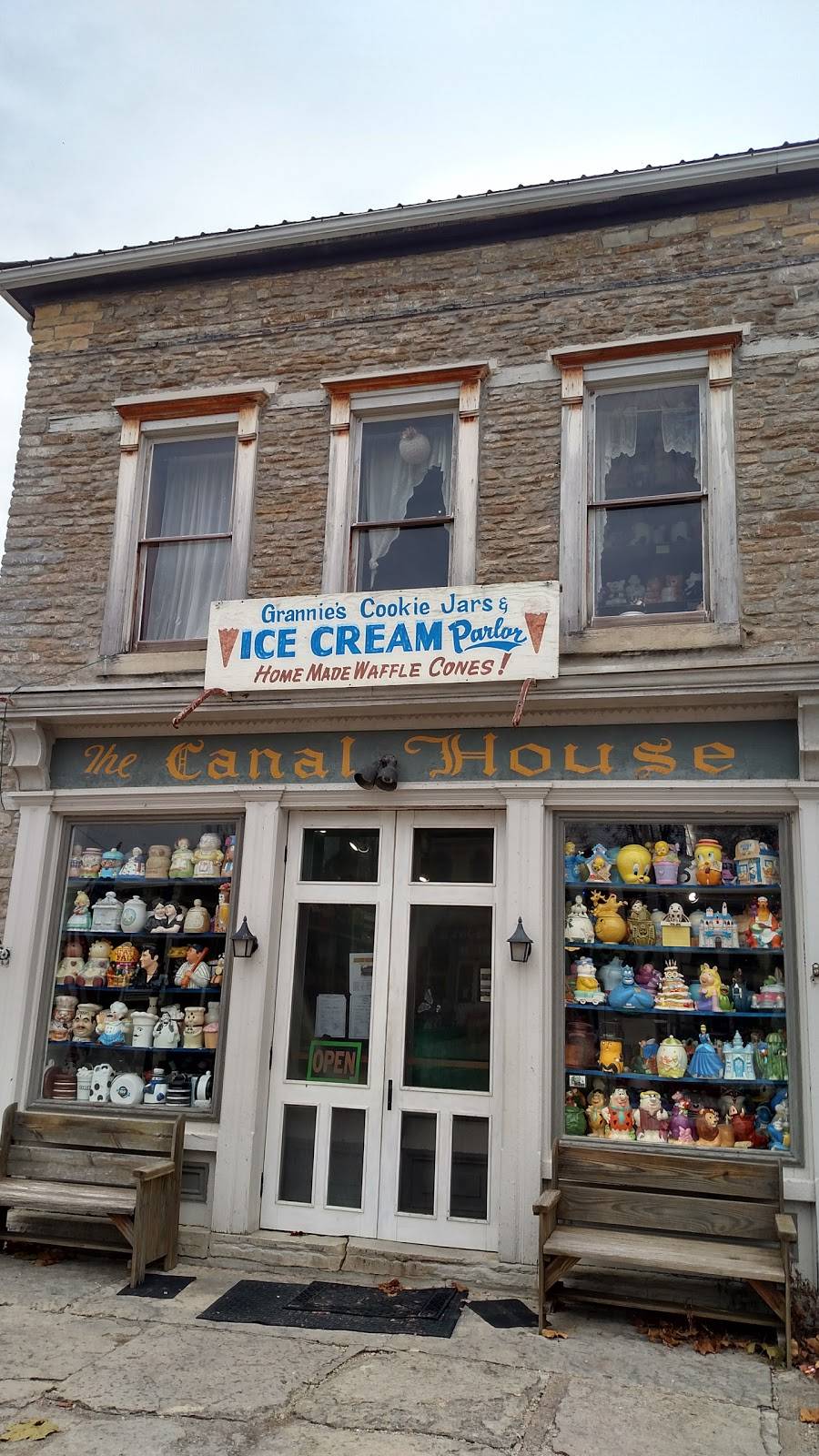 Grannies Cookie Jars & Ice | restaurant | 19041 Lovers Ln, Metamora, IN 47030, USA | 7656471966 OR +1 765-647-1966