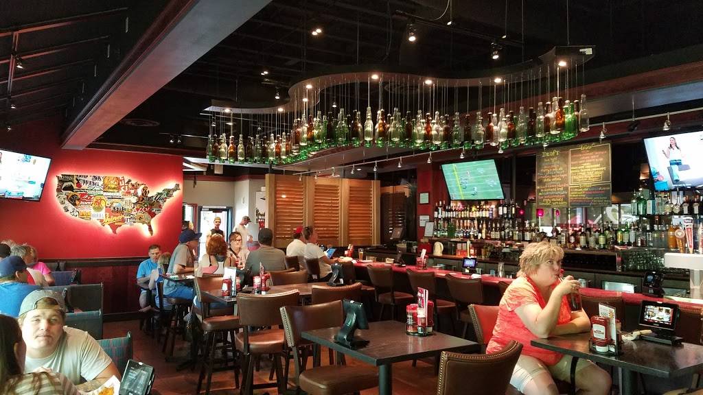 Red Robin Gourmet Burgers and Brews | restaurant | 18029 Garden Way NE, Woodinville, WA 98072, USA | 4254886300 OR +1 425-488-6300