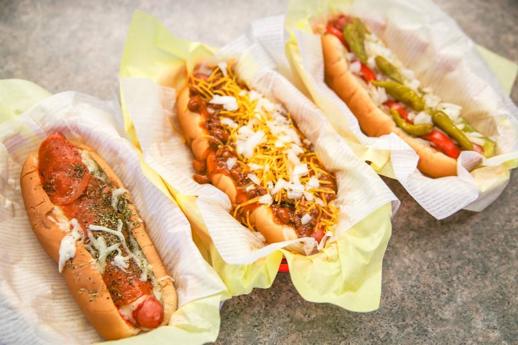 Famous Vinnies Hot Dogs | restaurant | 1708 W Texas St, Fairfield, CA 94533, USA | 7073841311 OR +1 707-384-1311