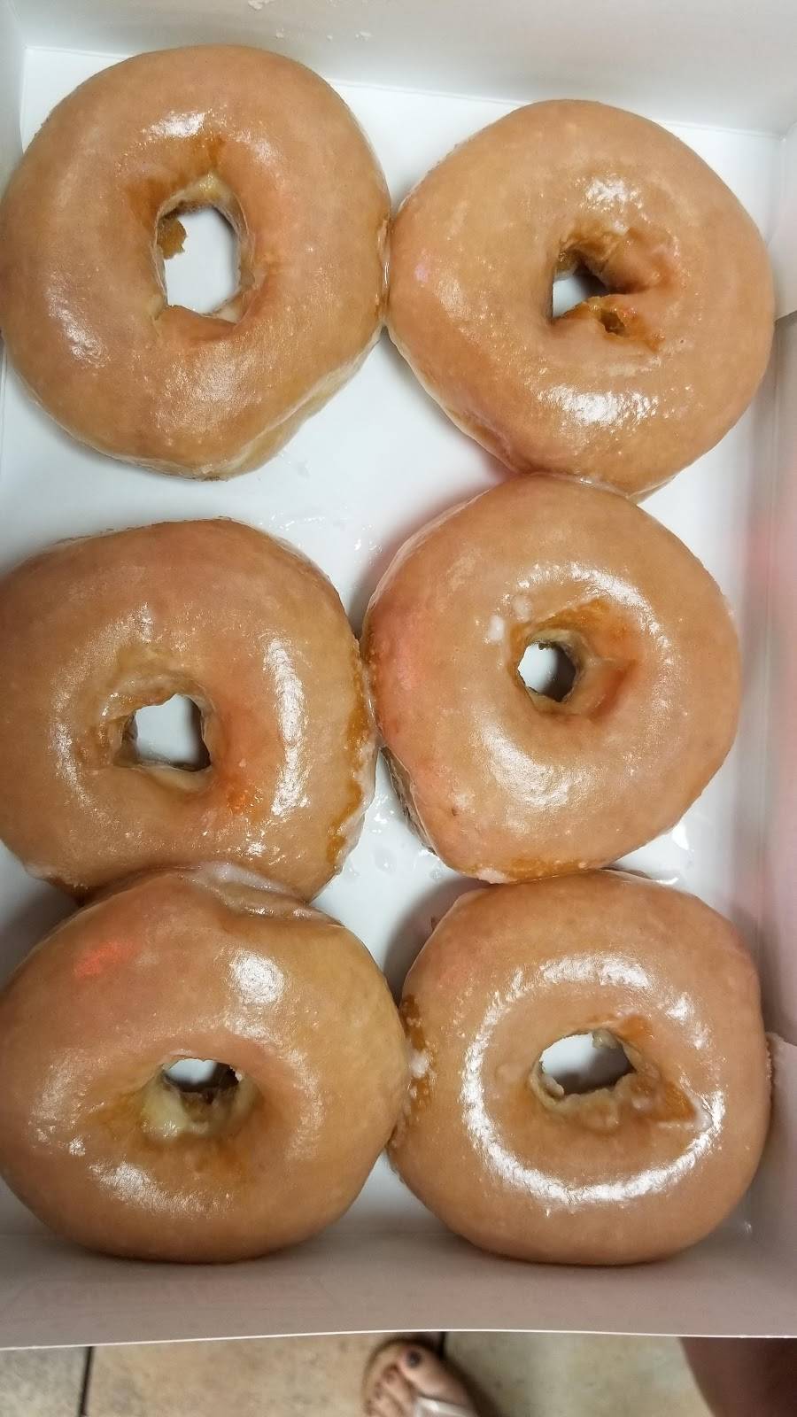 Krispy Kreme | bakery | 2401 N Federal Hwy, Fort Lauderdale, FL 33305, USA | 9545655599 OR +1 954-565-5599