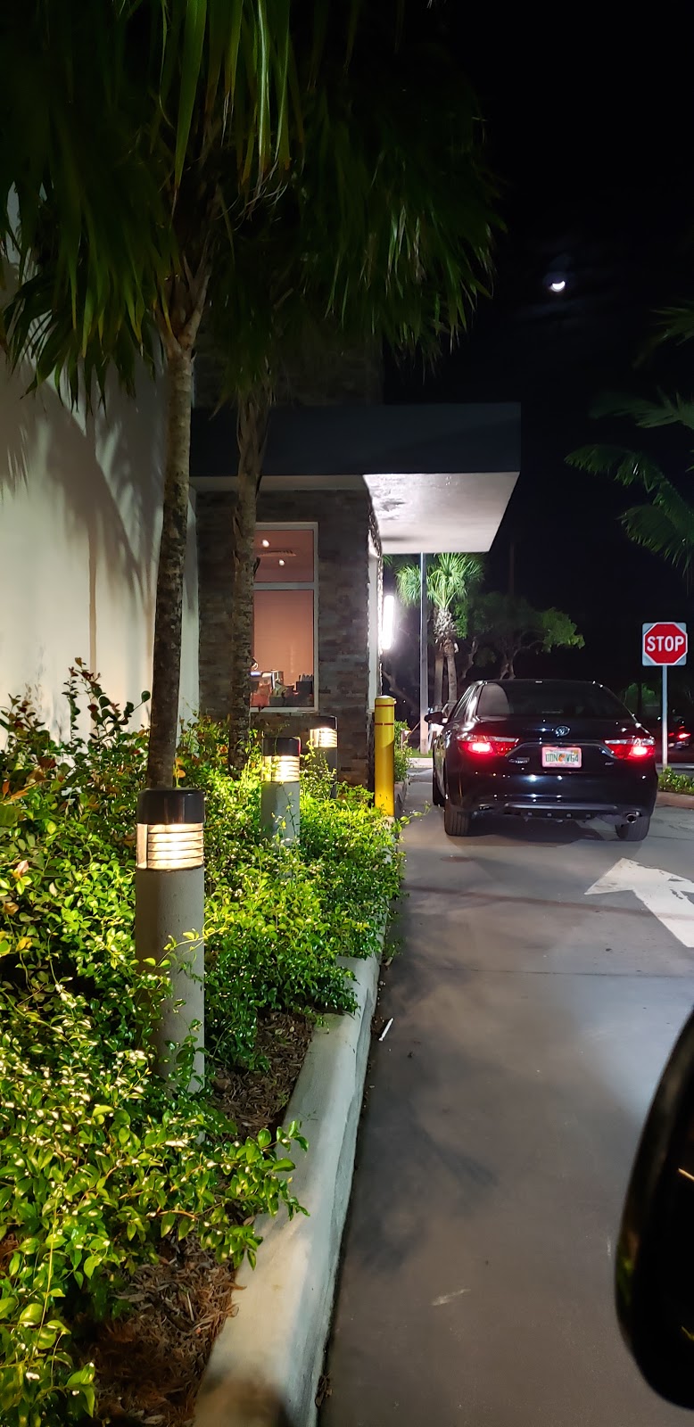 Starbucks | cafe | 120 S Pine Island Rd, Plantation, FL 33324, USA | 9542138518 OR +1 954-213-8518