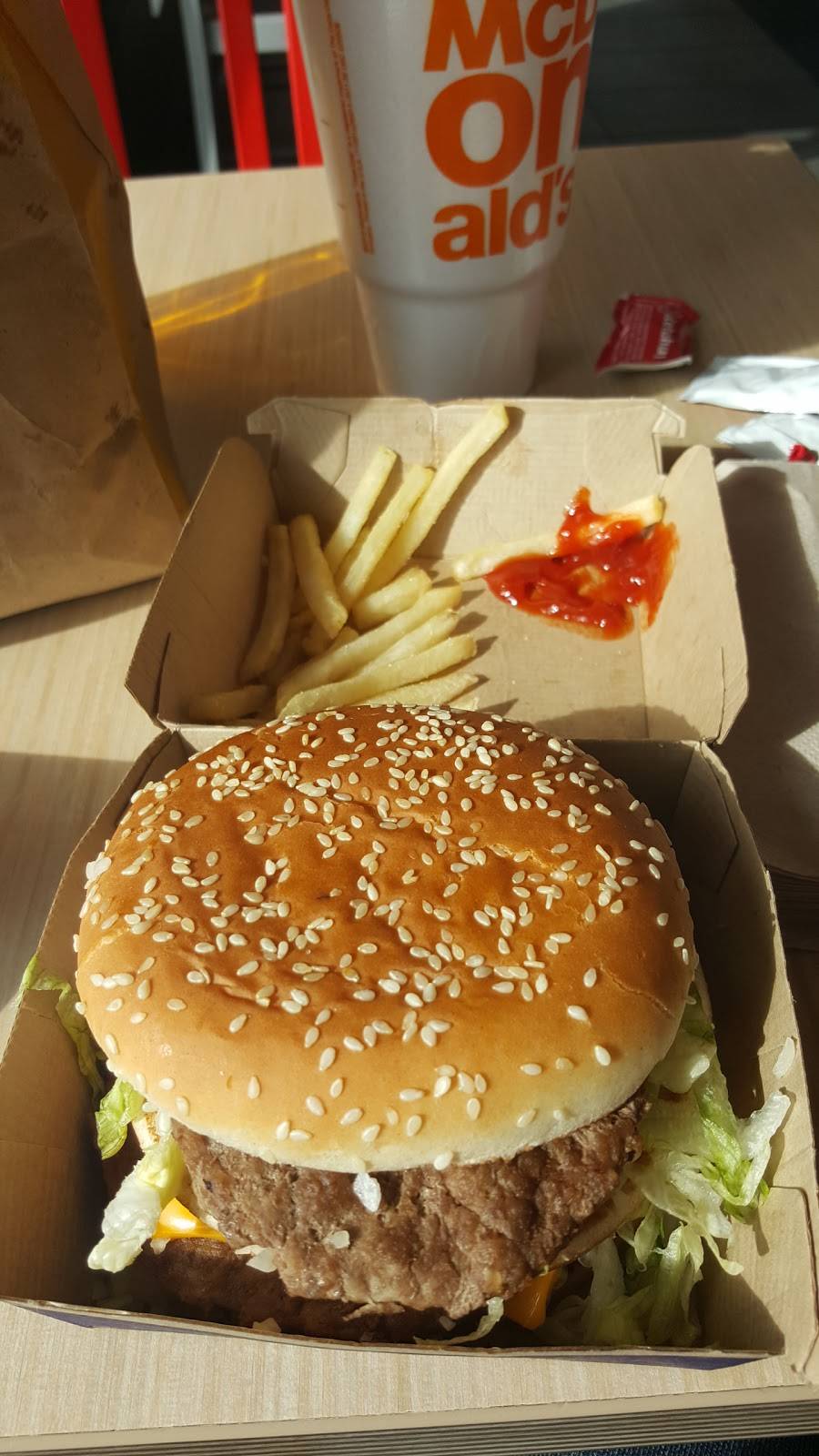 McDonalds | cafe | 3750 W, FL-109, Jacksonville, FL 32217, USA | 9047378821 OR +1 904-737-8821